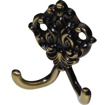 Doppelter Kleiderhaken mit Ornamenten