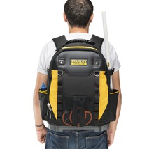 Stanley Fatmax Werkzeugrucksack am Rücken einer Person