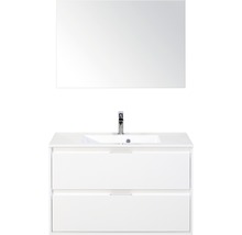 Badezimmer mit Waschbeckenunterschrank, Waschbecken und Spiegel