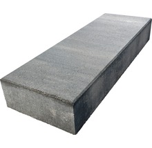 Grauer Beton Bordstein für den Gartenbau