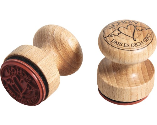 Holzstempel mit der Aufschrift ''Schön, dass es dich gibt'' und Herzmotiv