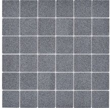 Graue Mosaikfliesen für Wand und Boden