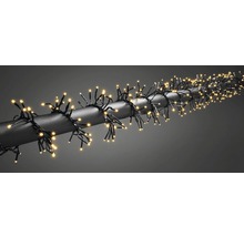 LED Lichterkette mit warmweißen Lichtern um einen Stab gewickelt