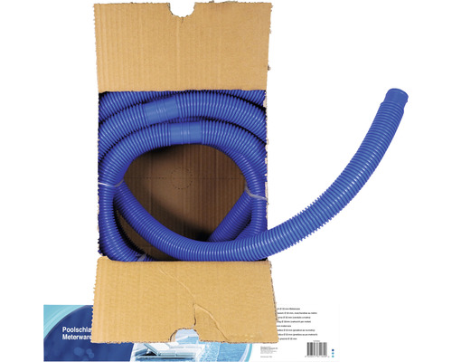 Blauer Schwimmbadschlauch im Karton