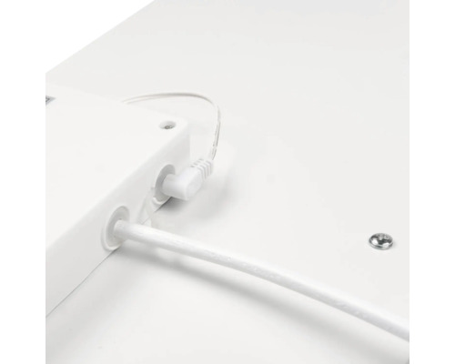 Detailaufnahme eines weißen LED-Paneels mit Kabelanschluss
