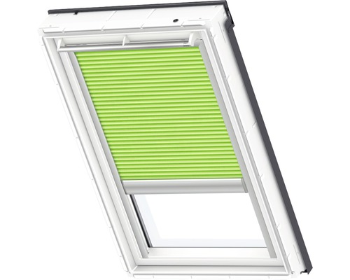 Dachfenster mit grünem Plissee-Rollo