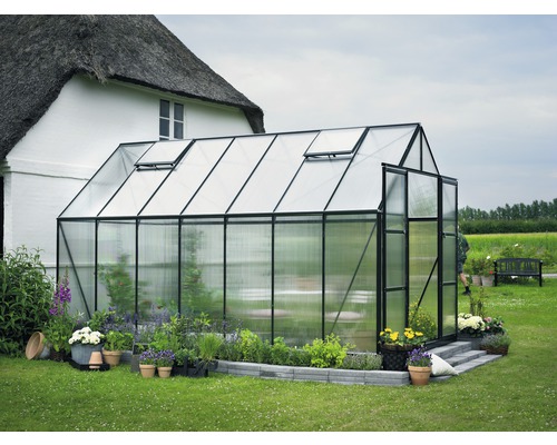 Gewächshaus Halls Magnum 148 11,5 m² Hohlkammerplatten 6 mm 257x446 cm grün Gewächshaus mit Pflanzen im Garten