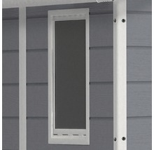 Detailansicht eines Gartenhauses mit Fenster