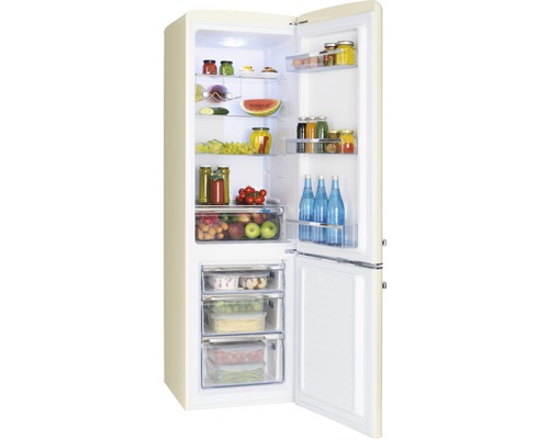 Geöffneter cremefarbener Kühlschrank mit verschiedenen Lebensmitteln