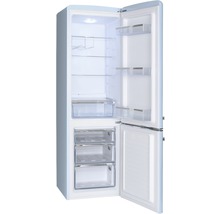 Geöffneter Kühlschrank mit Gefrierfach und Regalen