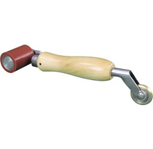 Nahtroller mit Holzgriff und zwei Rollen