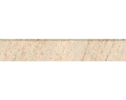 Feinsteinzeug Sockelfliese Quarzite Arena 8x45 cm beige braun Nahaufnahme einer Granitoberfläche.