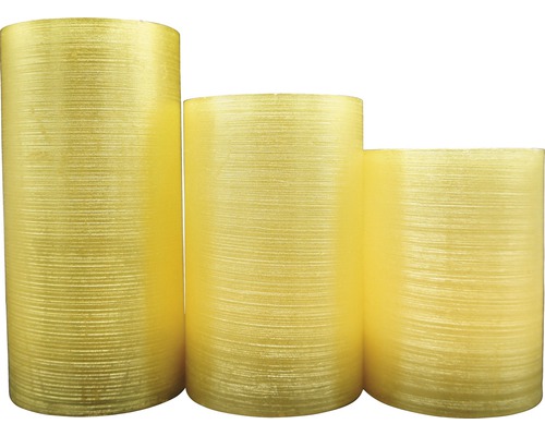 Drei zylindrische LED Kerzen in unterschiedlichen Höhen