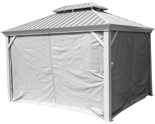 Pavillon mit Vorhängen zum Schutz vor Wind und Wetter