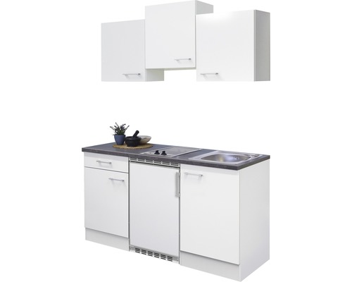 Kompakte Küchenzeile mit Spüle, Kochfeld, Kühlschrank und Hängeschränken