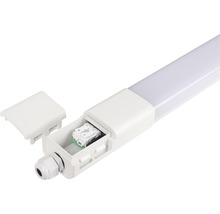 LED-Feuchtraumleuchte mit geöffnetem Anschlusskasten