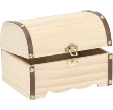 Offene Holzkiste mit Beschlägen und abgerundetem Deckel