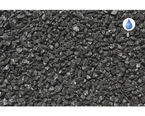 Nahaufnahme von dunklem Ziersplitt mit Wasserdurchlässigkeitssymbol