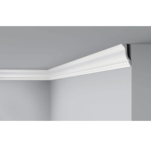 Raumecke mit montierter Zierleiste an Wand und Decke