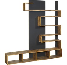 Wandregal aus Holz mit schwarzer Rückwand für Wohnraumgestaltung