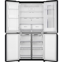 Geöffneter Side-by-Side Kühlschrank mit mehreren Regalen und Schubladen
