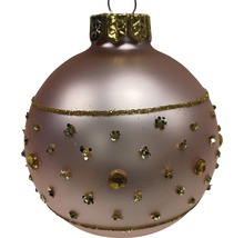 Weihnachtskugel mit Schmucksteinen und Glitzer