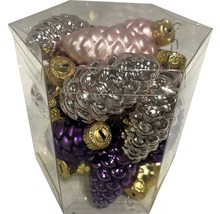 Kiefernzapfenförmiger Christbaumschmuck aus Glas in transparenter Verpackung