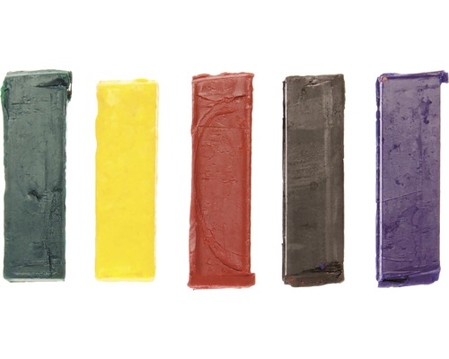 Fünf Wachsmalstifte in verschiedenen Farben