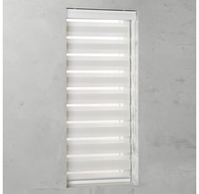 Fenster mit horizontalem Lamellenvorhang zur Lichtregulierung
