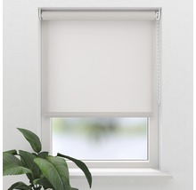 Fenster mit Stoffrollo zur Beschattung