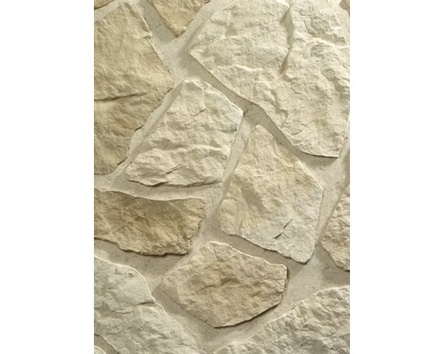 Beton Verblendstein Klimex Nevada 7,0x21,5 cm Sahara cremé Nahaufnahme einer Wandverkleidung mit Natursteinoptik.