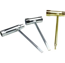 Drei T-Schlüssel Werkzeuge mit Steckschlüsseln und Schlitzschraubendreherklingen