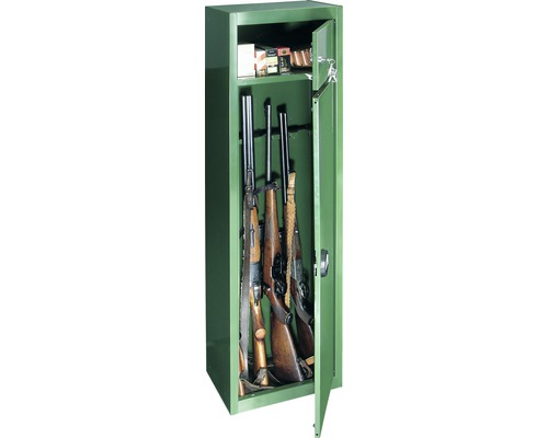 Geöffneter Waffenschrank mit Gewehren und Munition