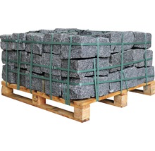 Palette mit Pflastersteinen aus Granit