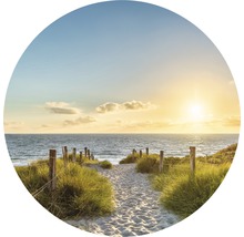 Pfad zum Strand mit Meerblick und Sonnenaufgang