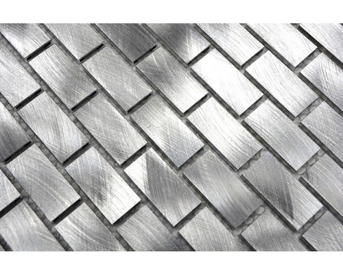 Mosaikfliesen aus Metall im Fischgrätenmuster