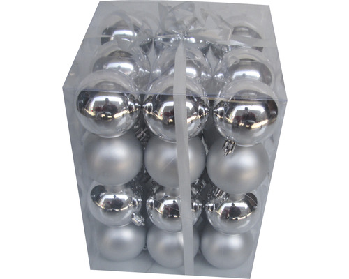 Verpackung mit silbernen Weihnachtskugeln