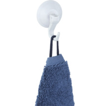 Weißer Saugnapf Haken mit blauem Handtuch