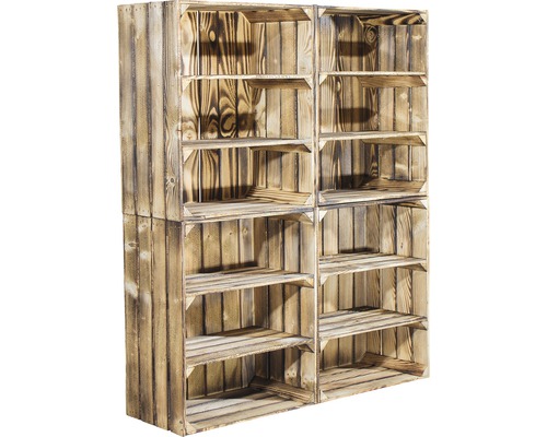 Regal aus vier Holzkisten