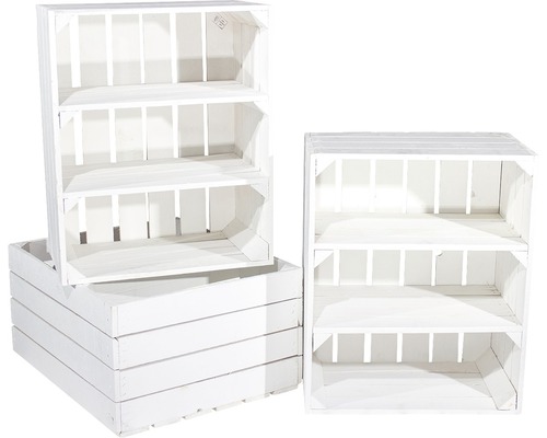 Gestapelte weiße Holzkisten zur Aufbewahrung und Dekoration