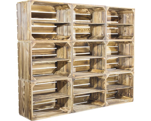 Regal aus neun Holzkisten