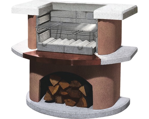 Grillkamin aus Stein mit Holzscheiten