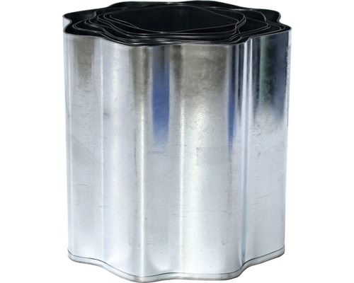Metallische Beetumrandung in Wellenform