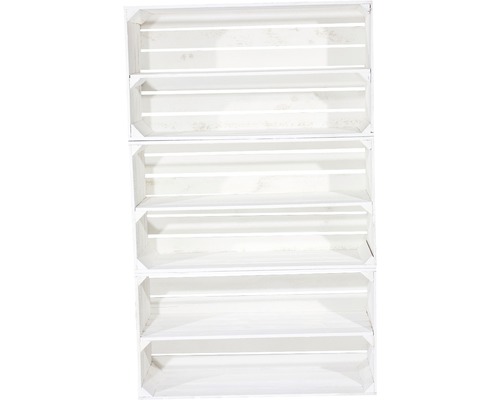 Stapel aus vier weißen Holzkisten für Lagerung