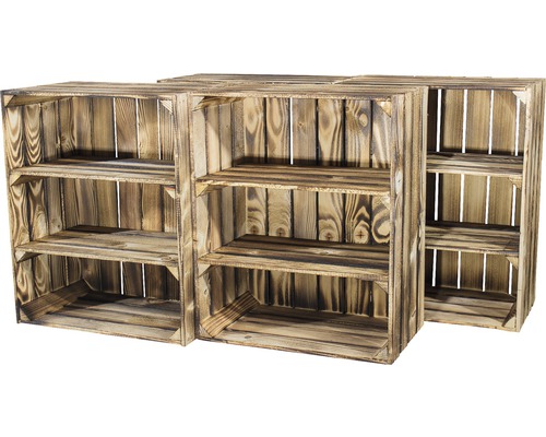 Drei Holzregale aus Kisten