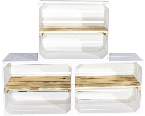 Drei weiße Holzkisten mit einem Regalboden aus Holz
