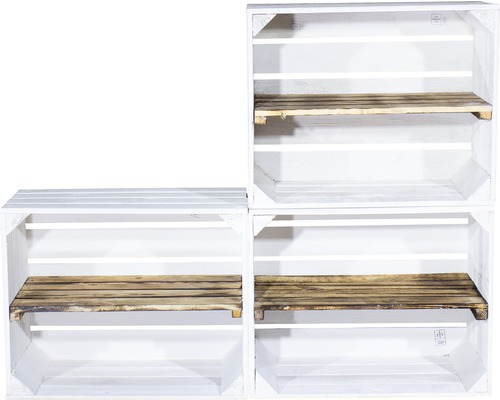 Stapel aus drei weißen Holzkisten mit Regaleinsatz