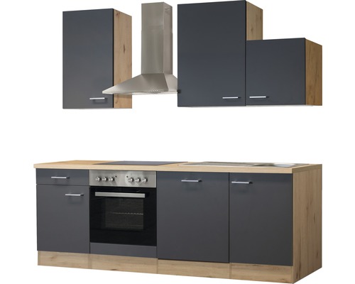 Küchenzeile mit Hängeschränken, Dunstabzugshaube, Spüle, Kochfeld und Backofen