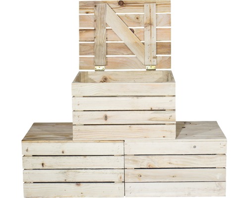 Holzkistenstapel mit offenem Deckel