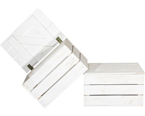 Drei weiße Holzkisten gestapelt